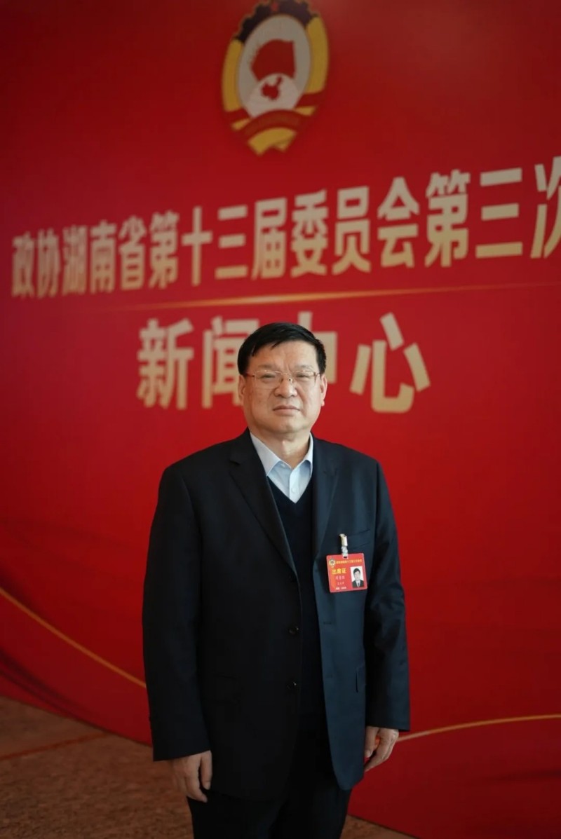 兩會(huì)供銷(xiāo)之聲丨周重旺：產(chǎn)業(yè)先行，以農(nóng)業(yè)經(jīng)營(yíng)主體的發(fā)展助力鄉(xiāng)村振興