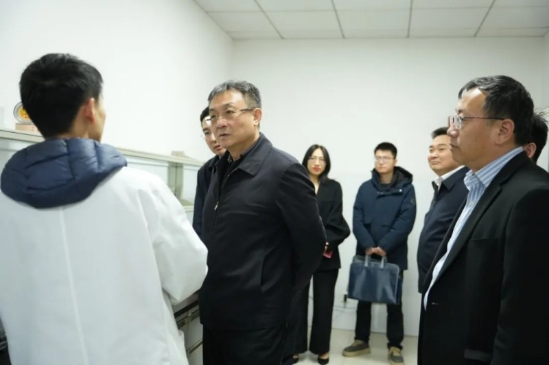 山東省供銷(xiāo)合作社聯(lián)合社黨組書(shū)記、理事會(huì)主任張傳忠一行蒞臨公司調(diào)研交流