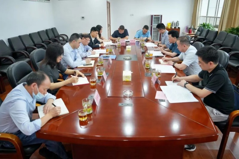 湖南省供銷(xiāo)合作總社黨組書(shū)記、理事會(huì)主任周曉理調(diào)研公司并主持召開(kāi)座談會(huì)