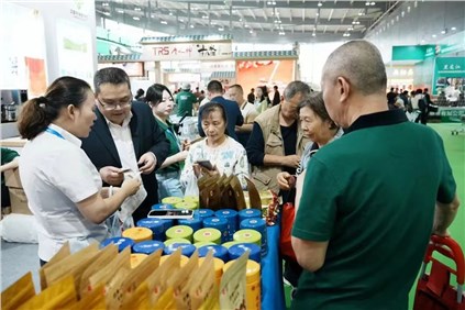 我與中部農(nóng)博會(huì)的24年 | 集團(tuán)公司副董事長(zhǎng)吳浩人：連續(xù)24年參加，進(jìn)行品牌展示與新品推廣